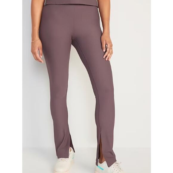 Old Navy Womens Wild Currant Extra High Waisted PowerSoft Ribbed Flare Leggings - Picture 8 of 8